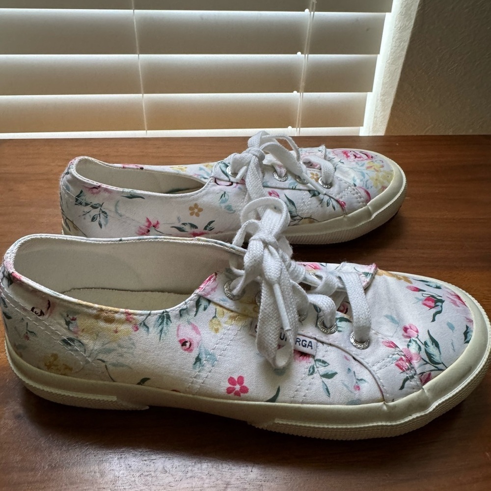 Superga Women's Floral Canvas Sneakers - White and Pink. Women’s sized 6 - Picture 3 of 7